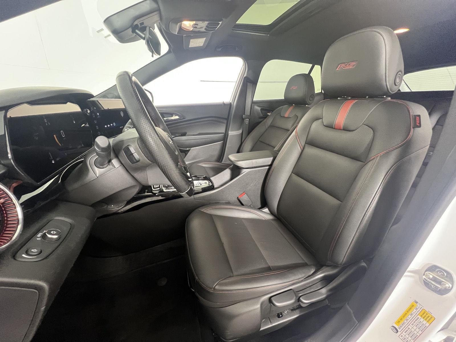 Used 2024 Summit White Chevrolet 2RS image 2