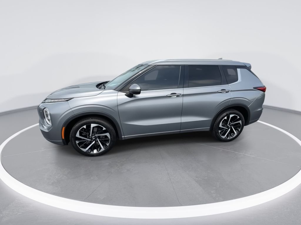 Used 2022 Gray Mitsubishi SEL image 5