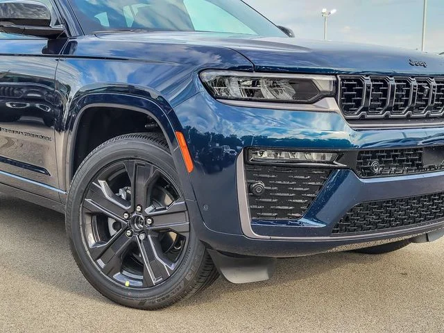 New 2027 Fathom Blue Pearl-Coat Paint Jeep Limited Reserve image 3