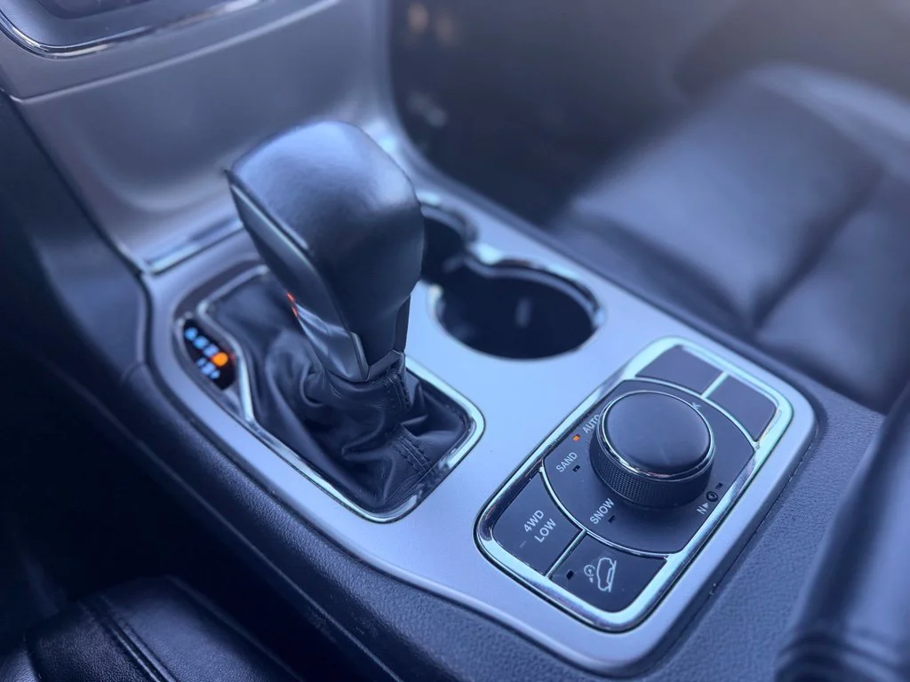 Used 2018 True Blue Pearlcoat Jeep Limited image 26