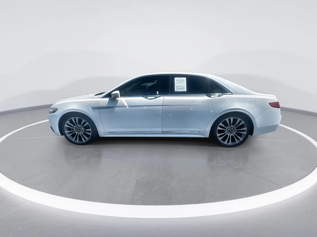 Used 2017 White Lincoln Select image 5