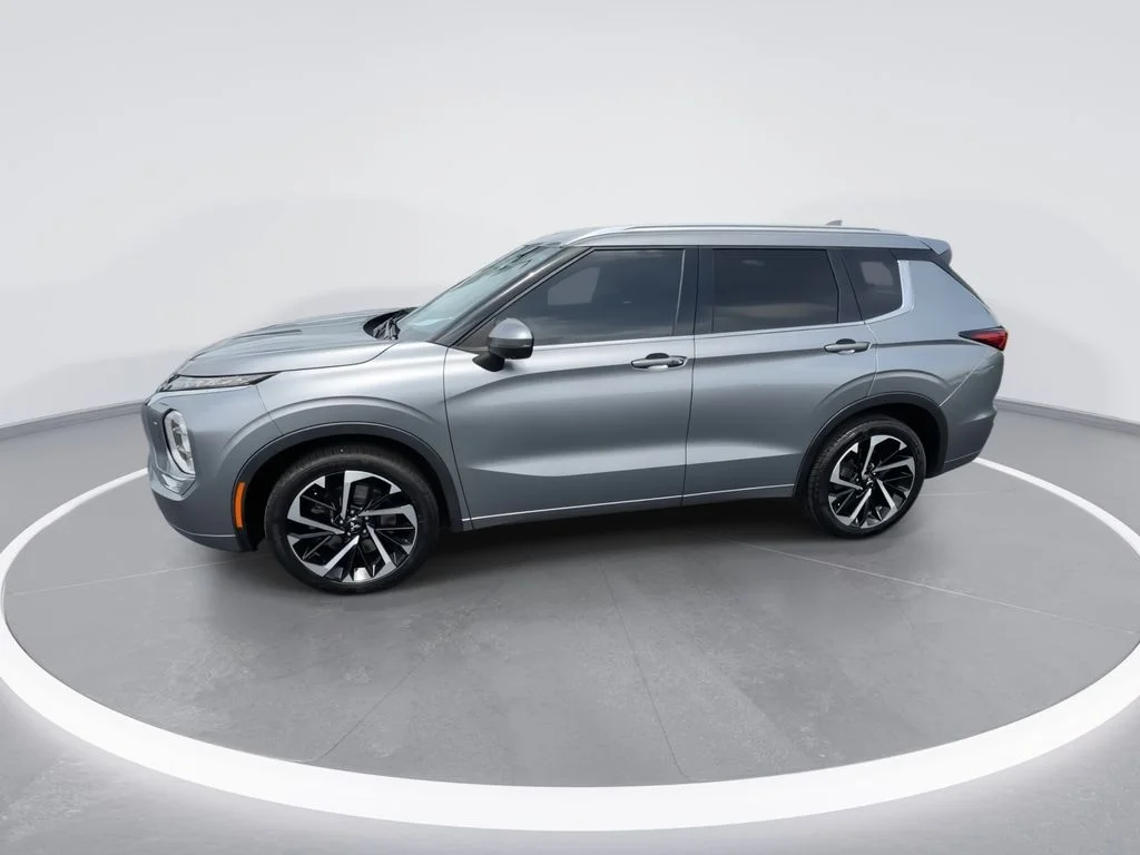 Used 2022 Gray Mitsubishi SEL image 5