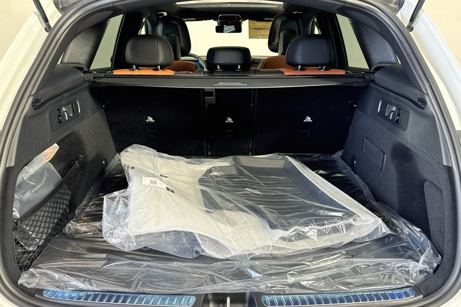 New 2026 Polar White Mercedes-Benz GLC 300 image 24
