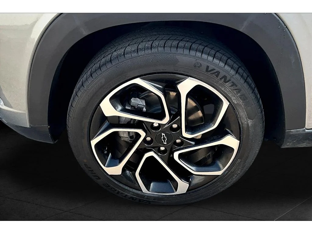 Used 2025 Sterling Gray Metallic Chevrolet 2RS image 7