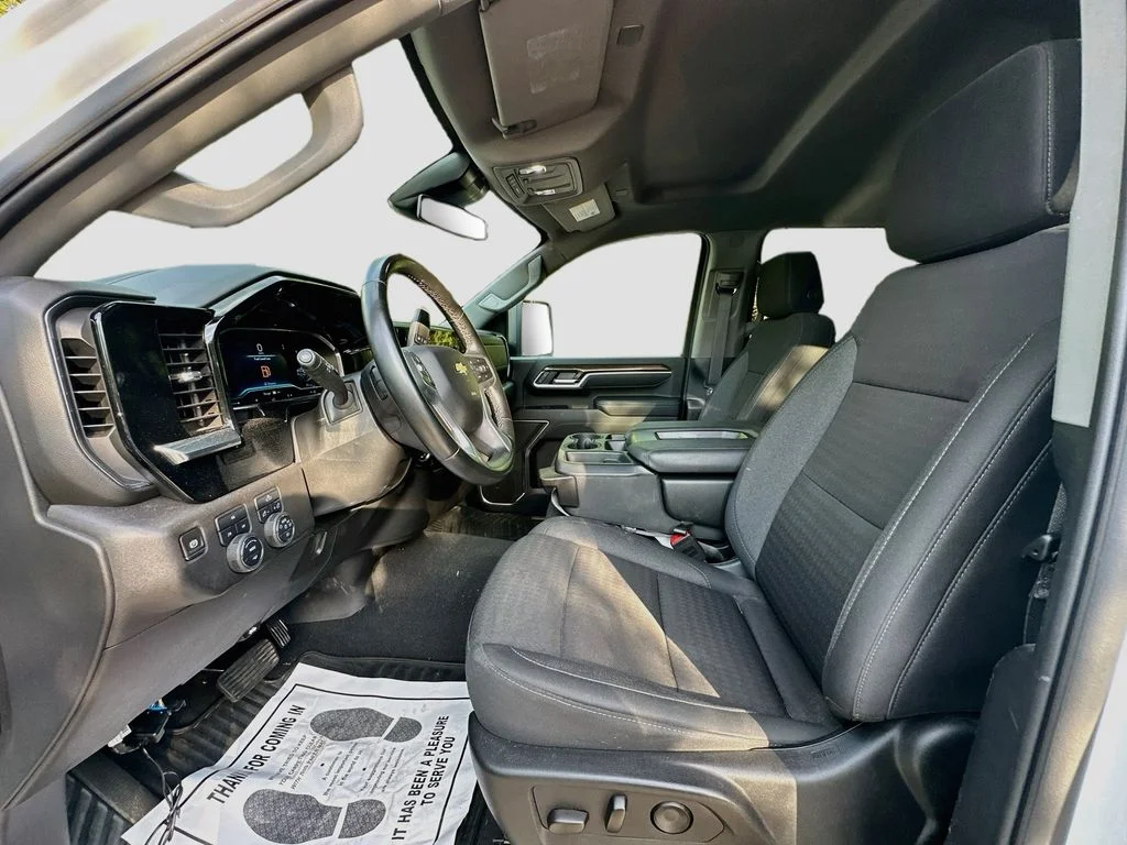 Used 2025 Summit White Chevrolet LT image 22