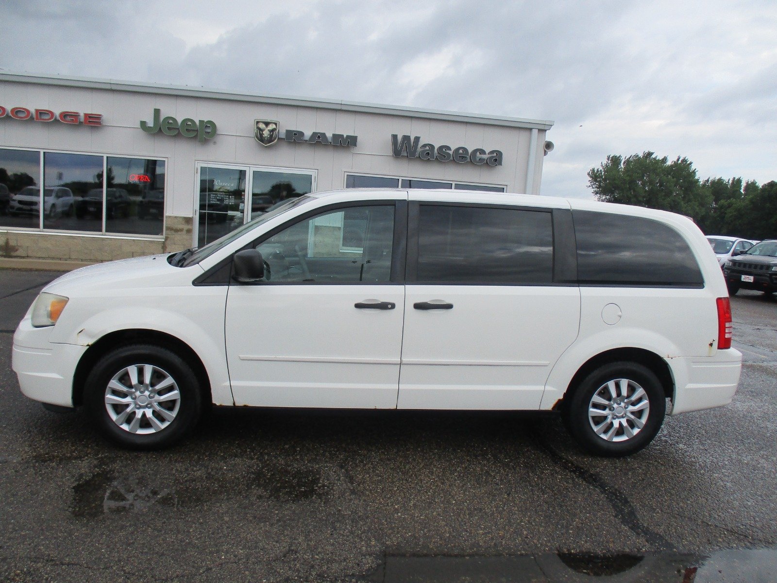 Used 2008 Chrysler Town & Country LX with VIN 2A8HR44H88R831501 for sale in Waseca, Minnesota