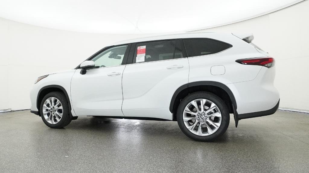 2026 Toyota Highlander Limited - Photo 10