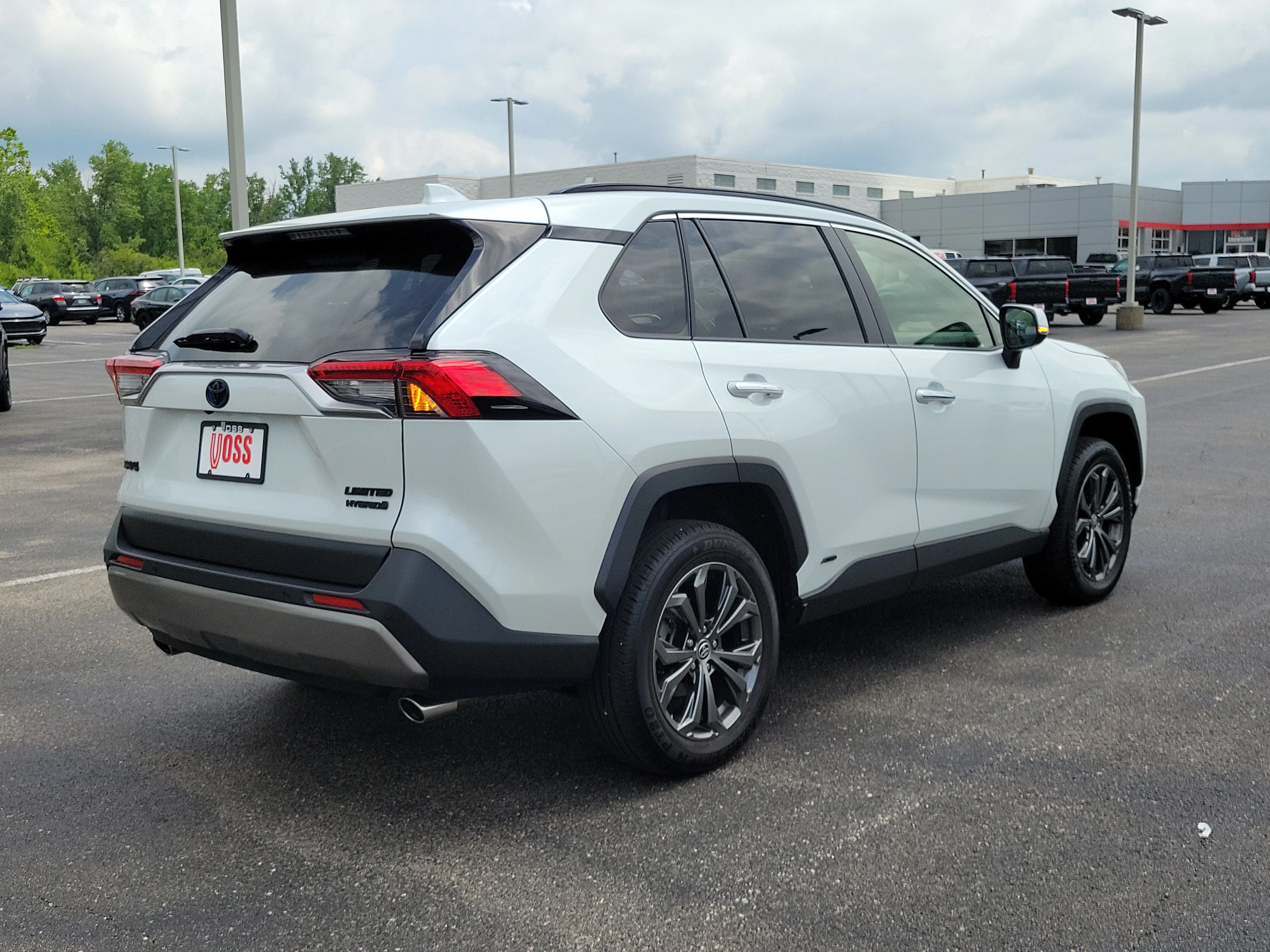 Certified Used 2024 Wind Chill Pearl Toyota Limited image 34