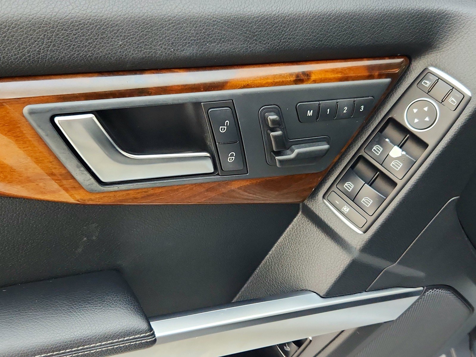 Used 2015 Palladium Silver Metallic Mercedes-Benz GLK 350 image 24