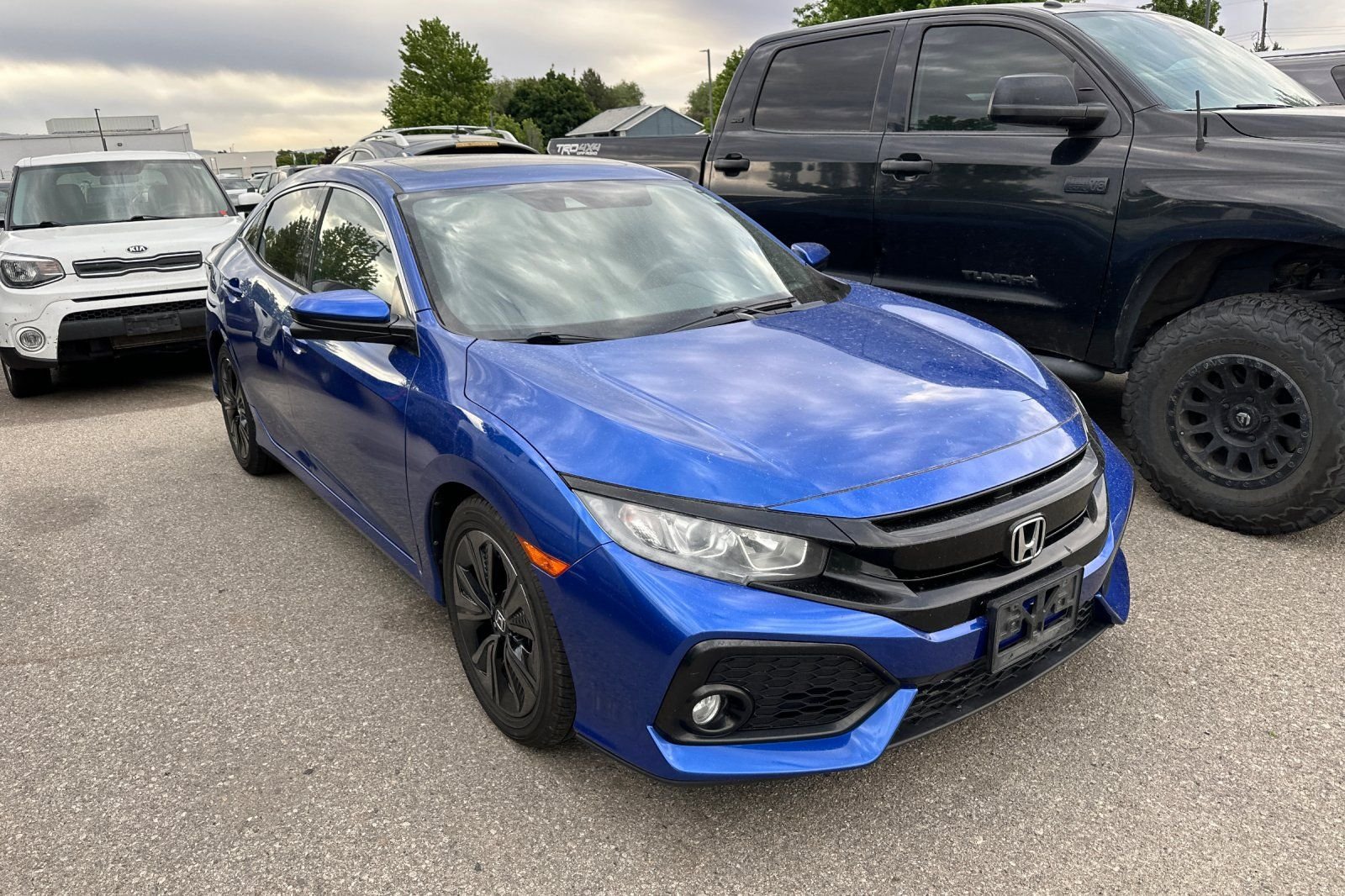 Used 2019  Honda EX image 2