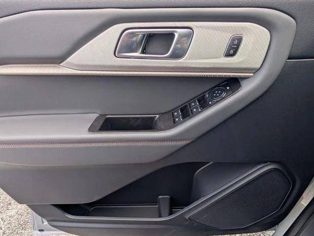 New 2026 Space White Metallic Ford Active image 14