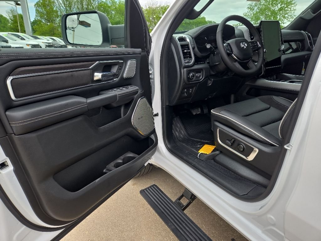 New 2026 Ivory White Tri-Coat Pearl-Coat Exterior Paint RAM Laramie image 39