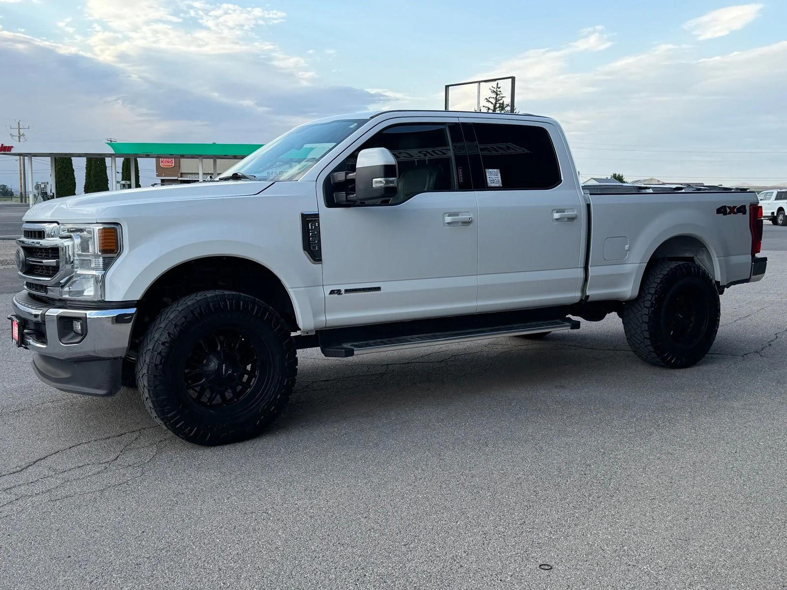 Used 2022 White Ford Lariat image 10