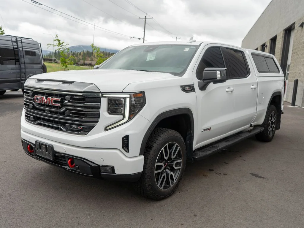 Used 2023 White GMC AT4 image 3