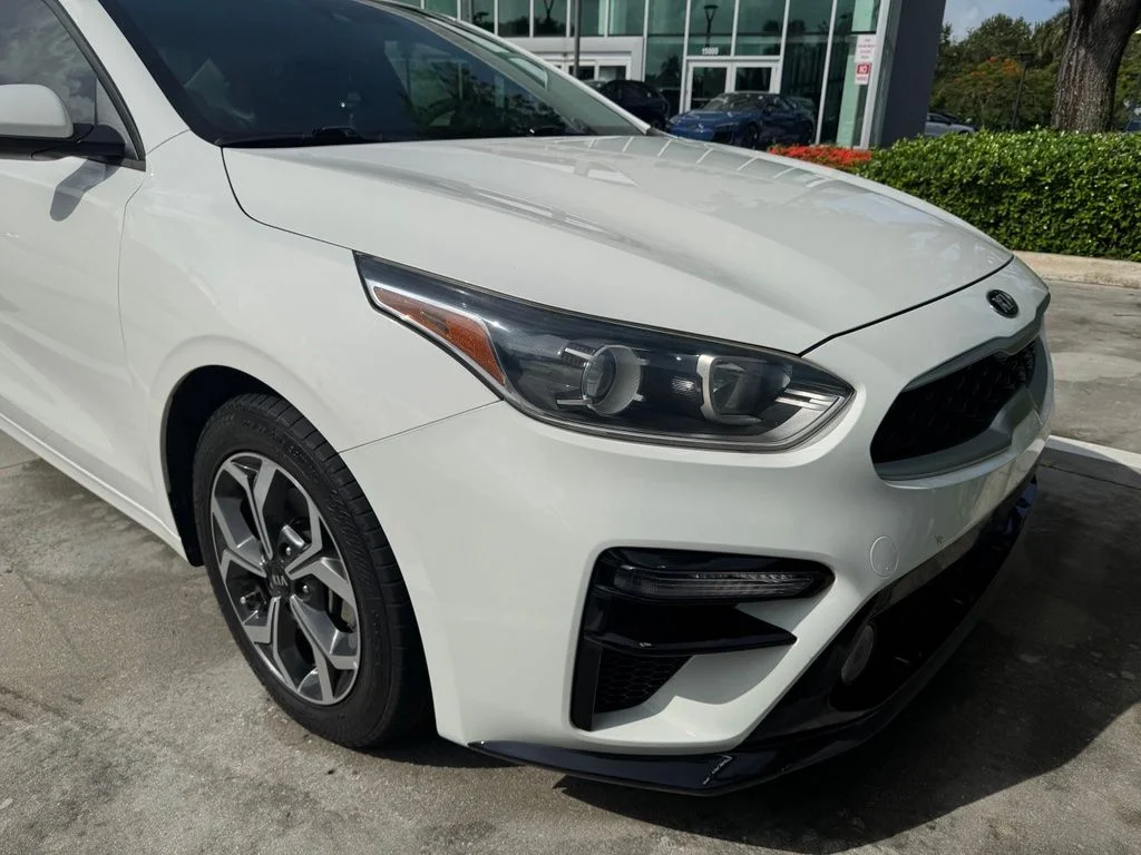 Used 2019 White Kia LXS image 1