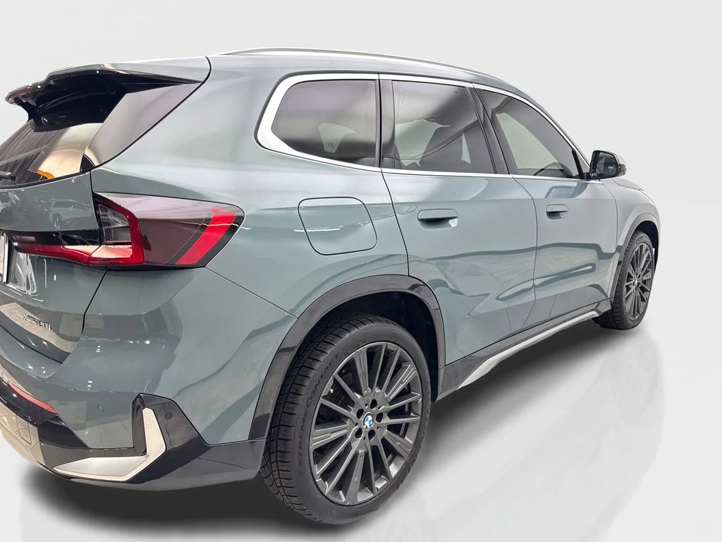 Used 2023 Green BMW xDrive28i image 13
