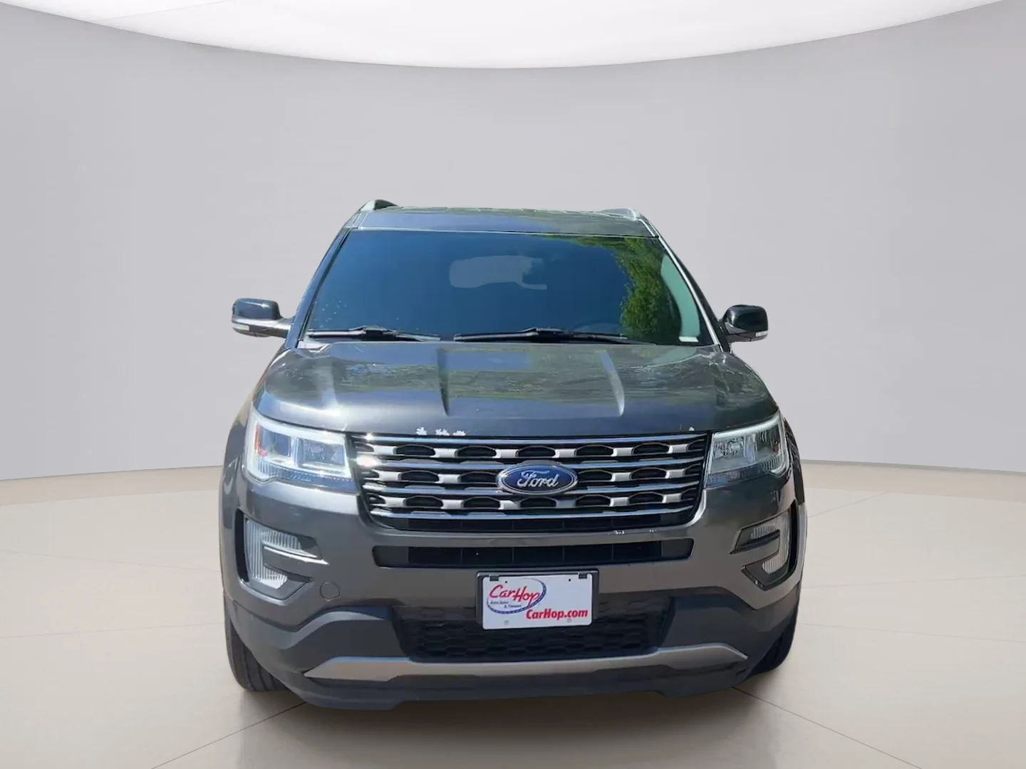 Used 2017 Gray Ford XLT image 2