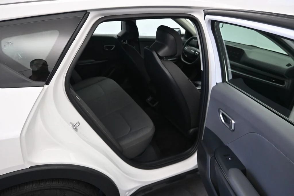 2025 Kia K4 LXS - Photo 12