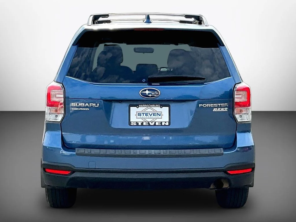 Used 2017 Quartz Blue Subaru 2.5i Premium image 5