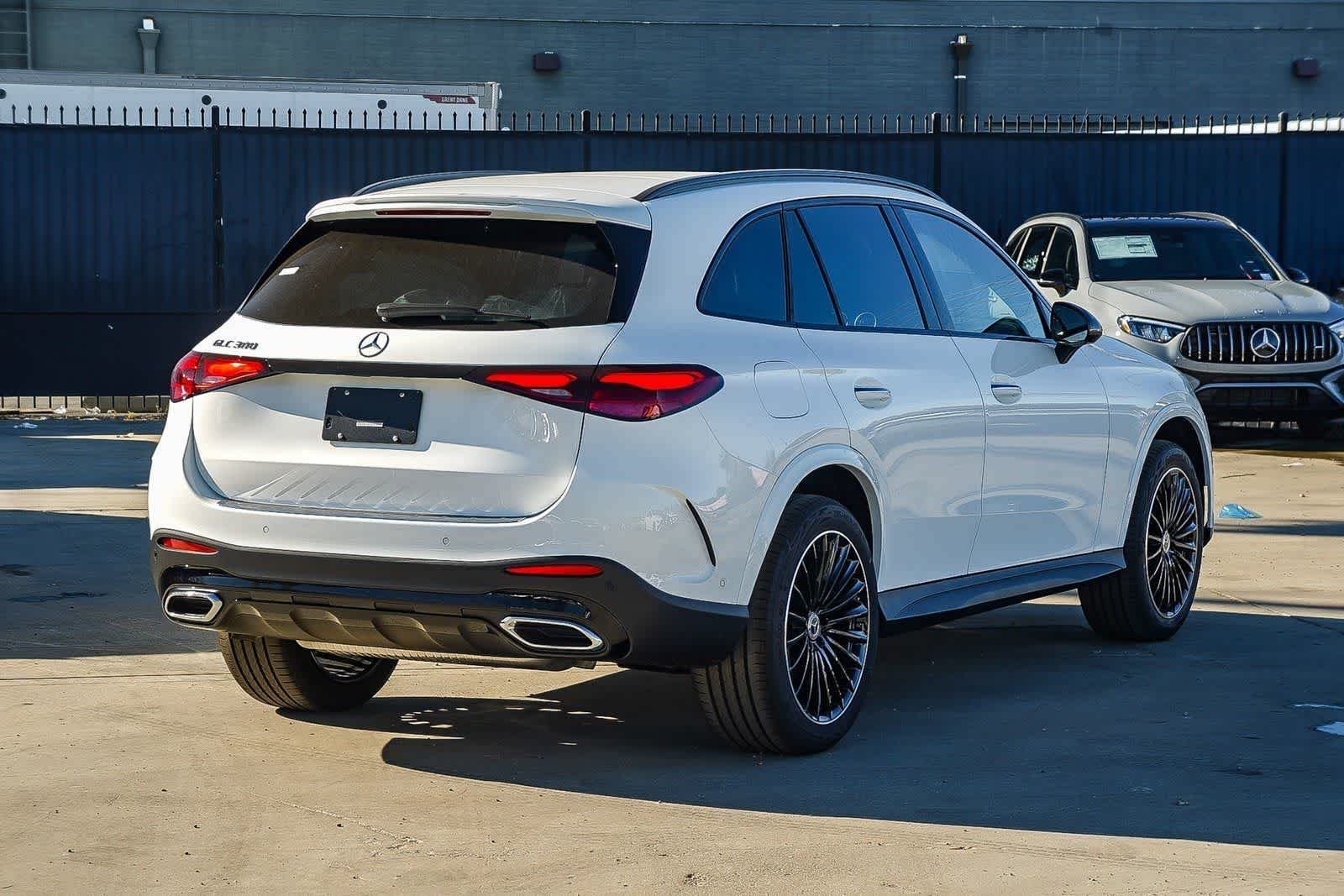 New 2026 Polar White Mercedes-Benz GLC 300 image 4