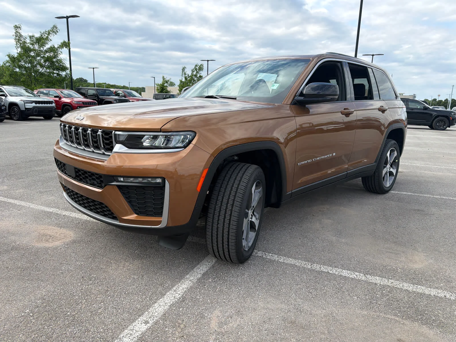 New 2026 Copper Shino Metallic Clear-Coat Exterior Paint Jeep Limited image 10