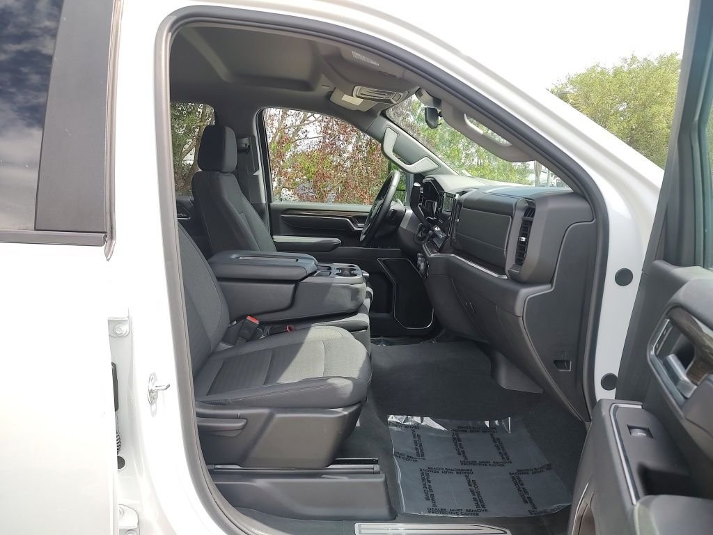 Used 2025 White Chevrolet LT image 37