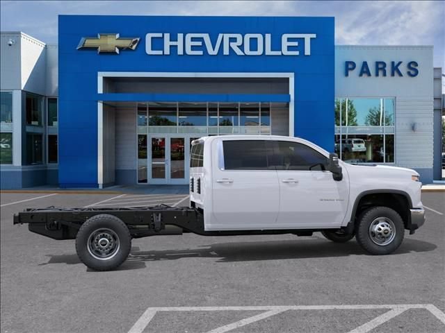 New 2026 Summit White Chevrolet Work Truck image 5