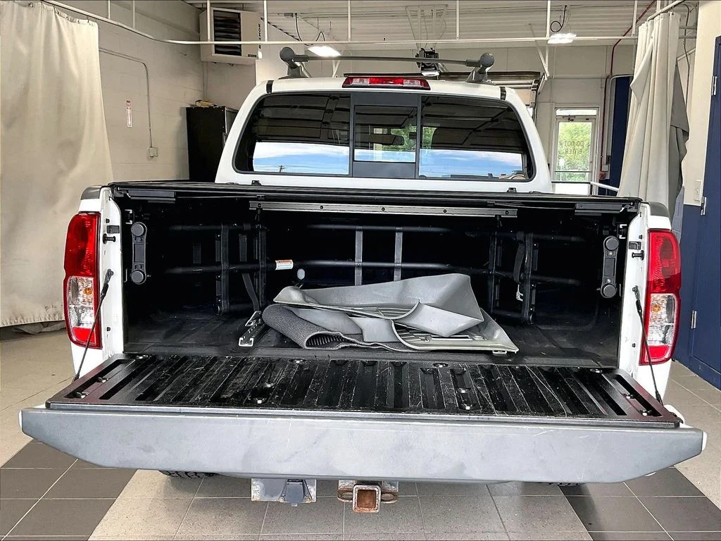 Used 2020 White Nissan PRO-4X image 31