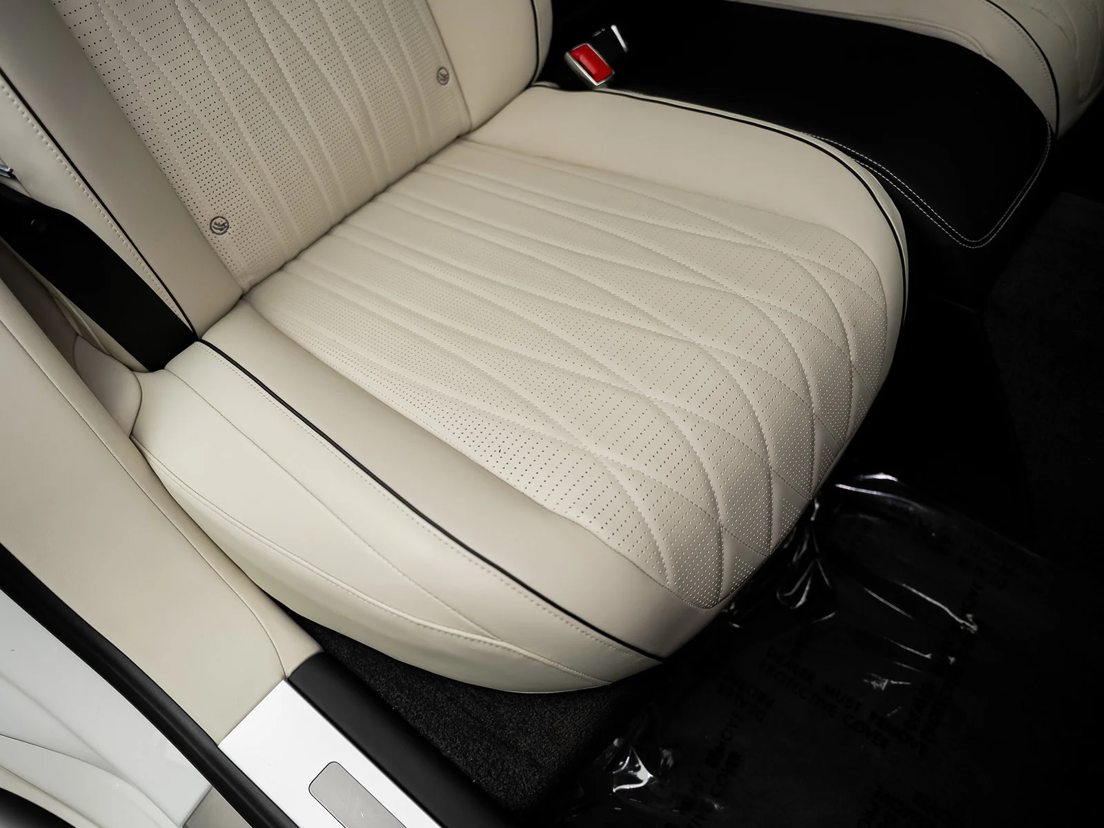 Used 2022 White Bentley  image 36