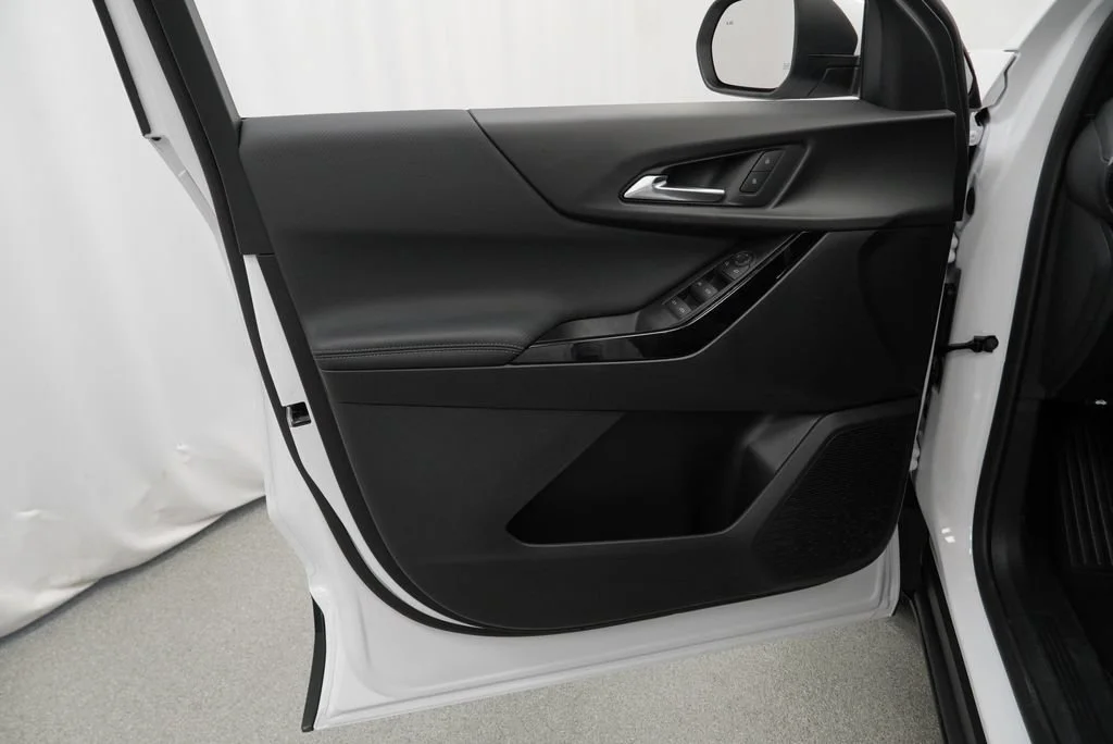 New 2027 Summit White Chevrolet LT image 22