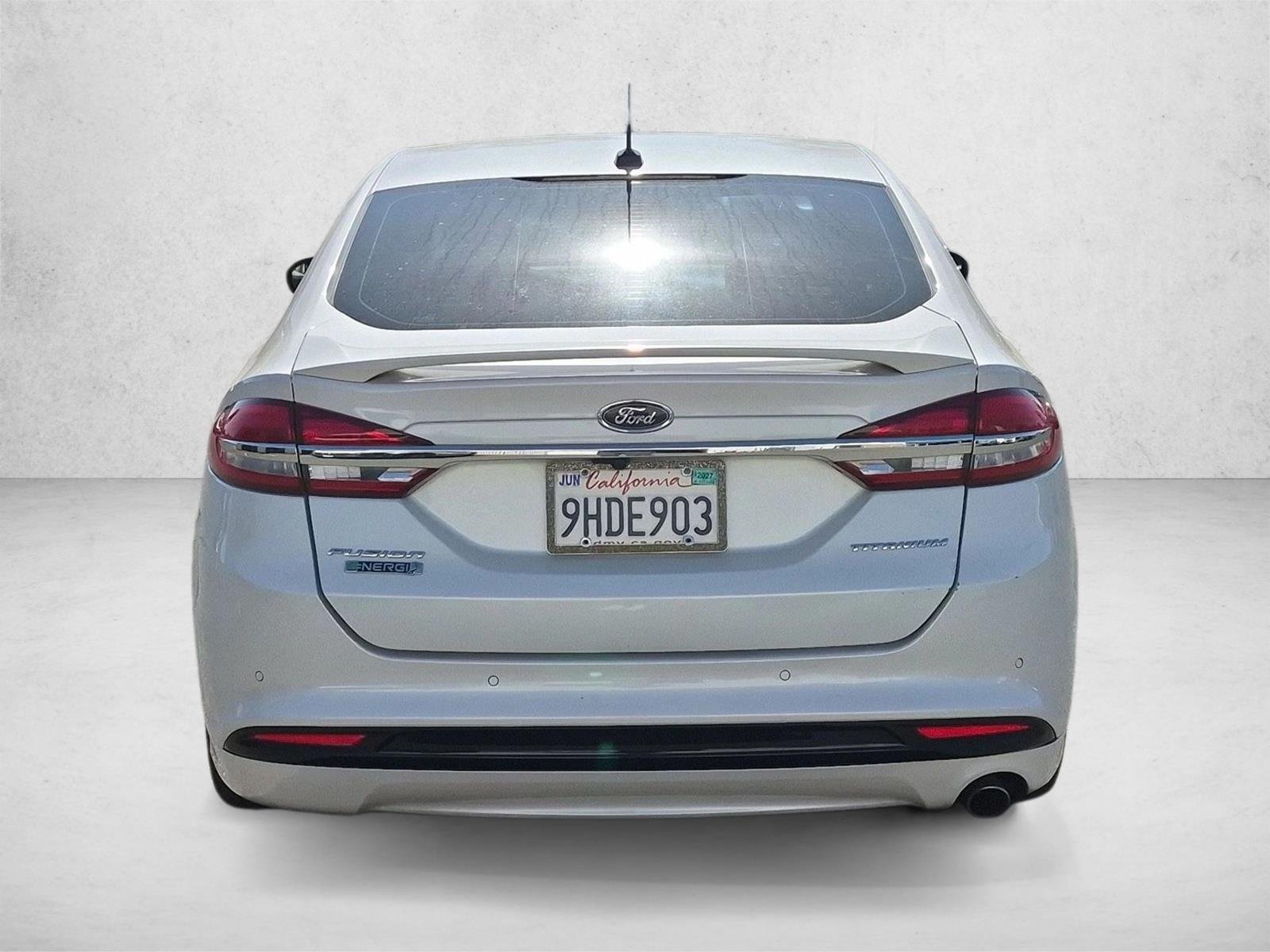 Used 2017 White Platinum Metallic Tri-Coat Ford Titanium image 6