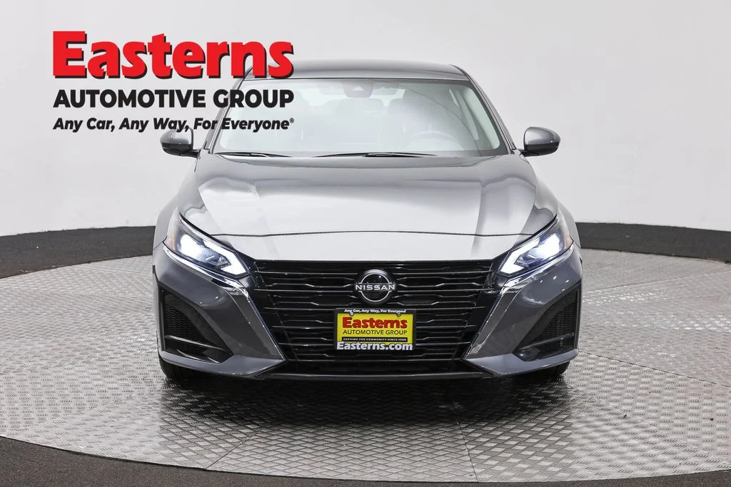 Used 2023 Gray Nissan 2.5 SV image 2
