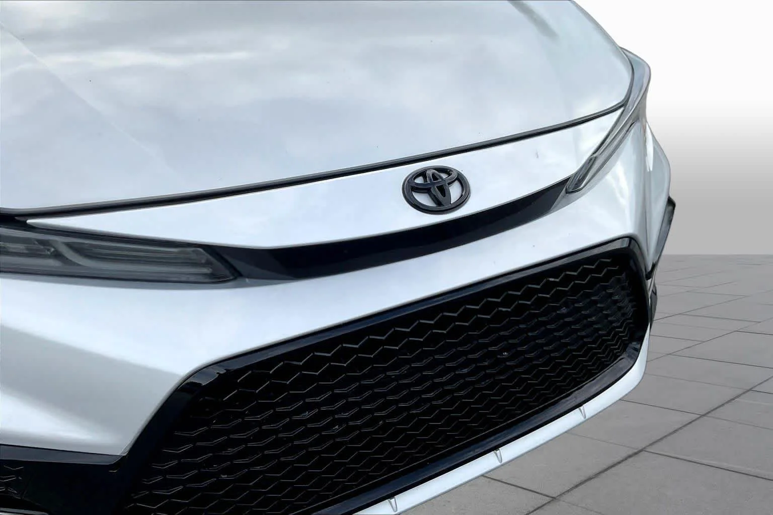 Used 2020 Classic Silver Metallic Toyota SE image 29