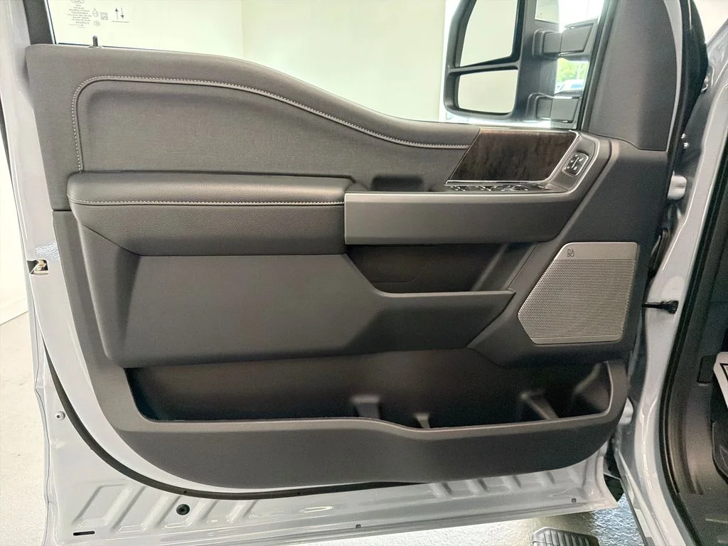 New 2026 Glacier Gray Metallic Tri-Coat Ford F-250® Lariat® image 13