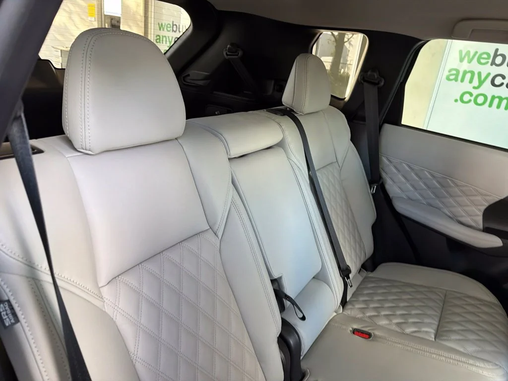 Used 2022 Silver Mitsubishi SEL image 31