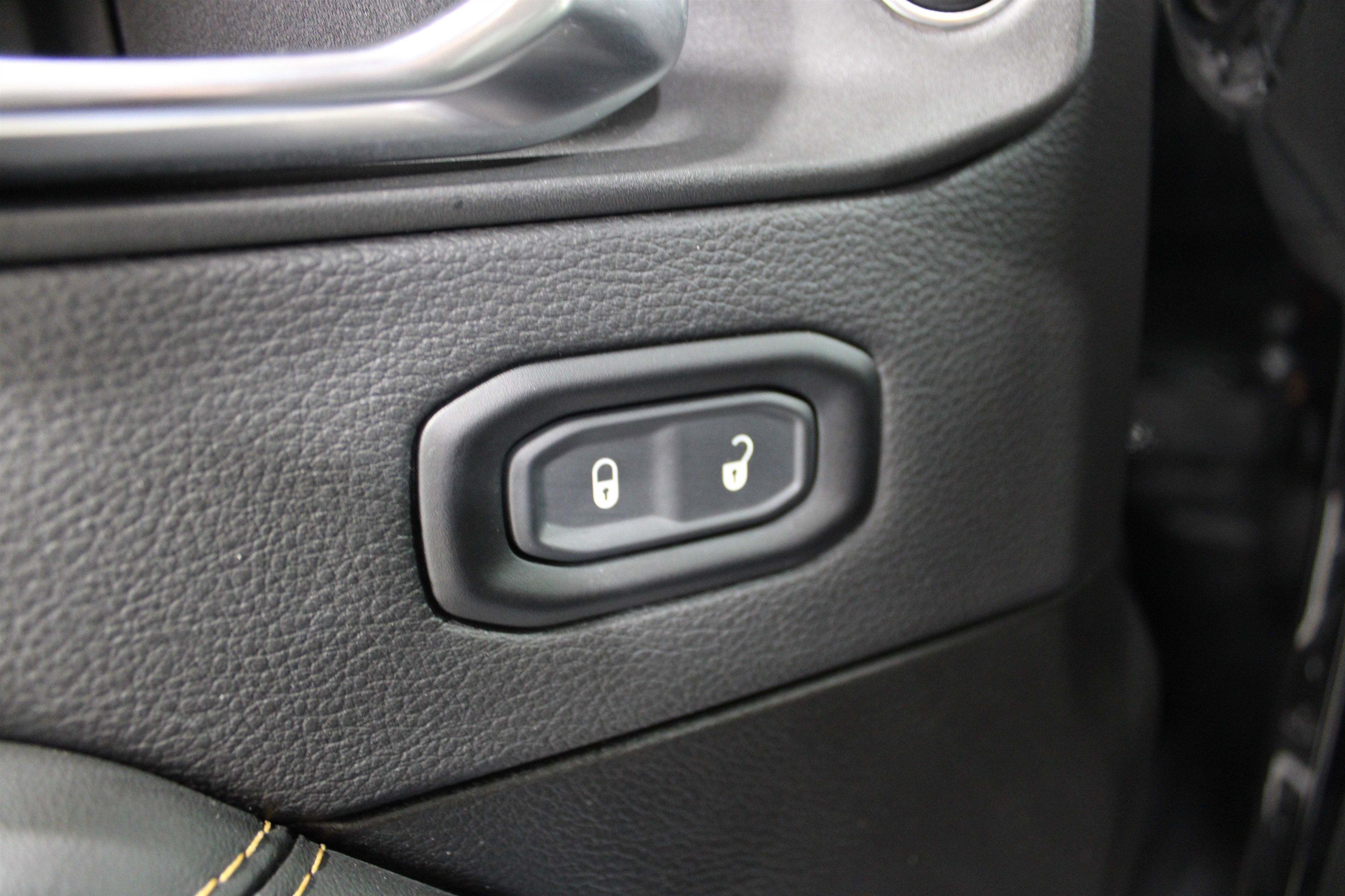 Used 2025 Black Clearcoat Jeep Sahara image 8