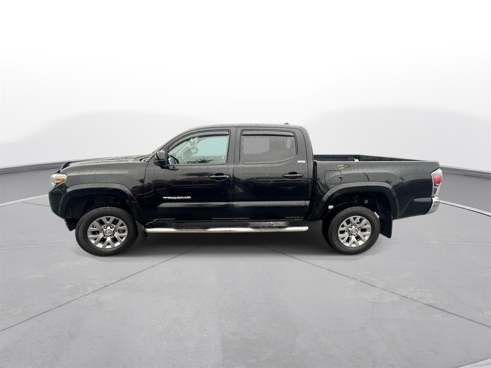 Used 2017 Black Toyota SR5 image 9