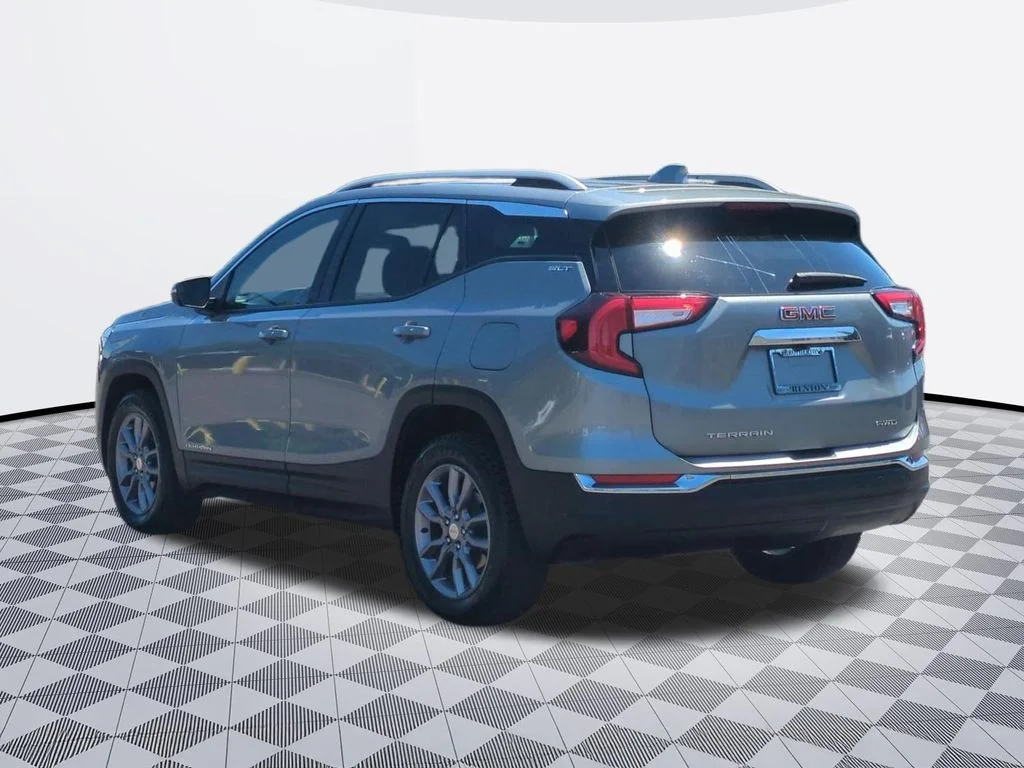 Used 2023 Sterling Metallic GMC SLT image 4