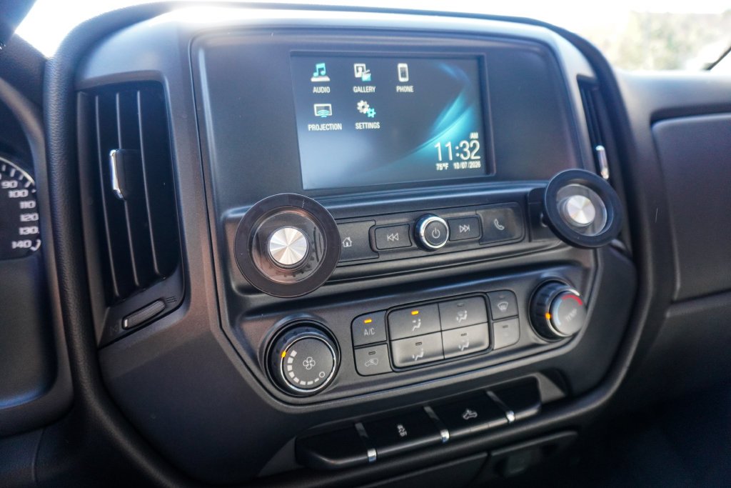 Used 2016 Silver Chevrolet Custom image 21