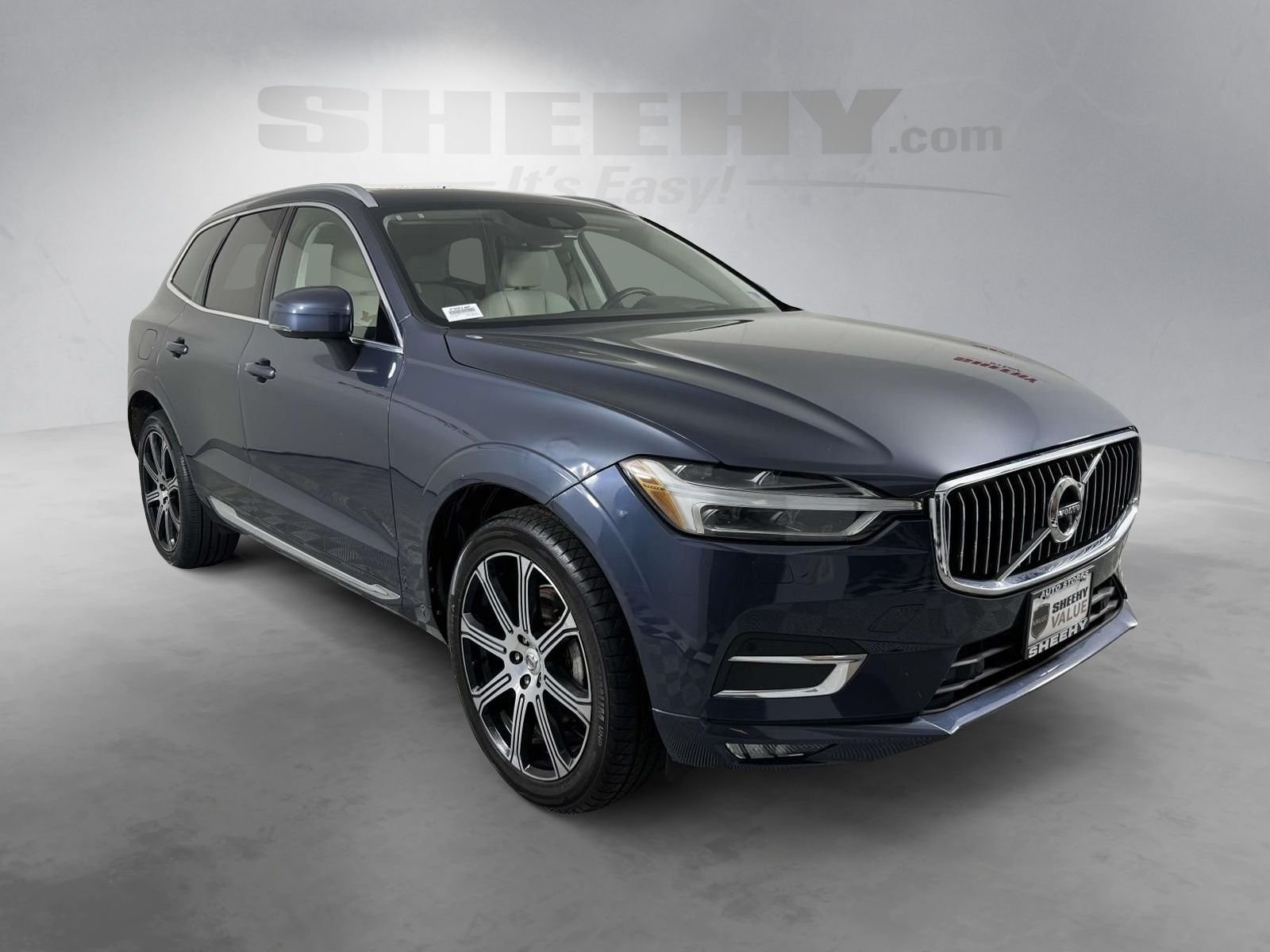 Used 2020 Blue Volvo T5 Inscription image 2