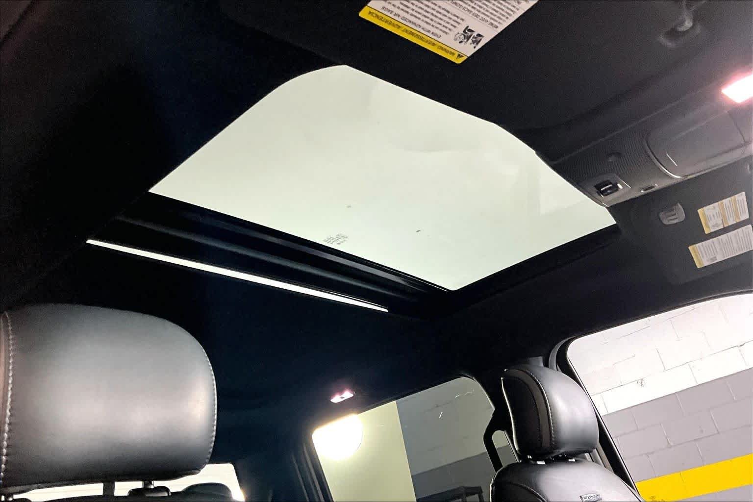 Used 2017 White Platinum Metallic Tri-Coat Ford Platinum image 13