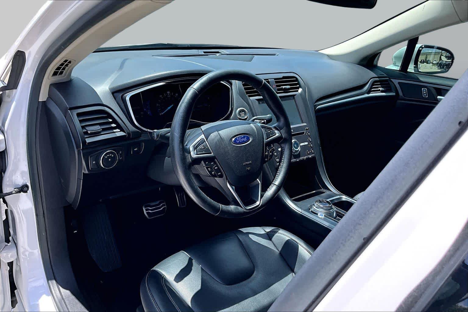 Used 2017 White Platinum Metallic Tri-Coat Ford Titanium image 17