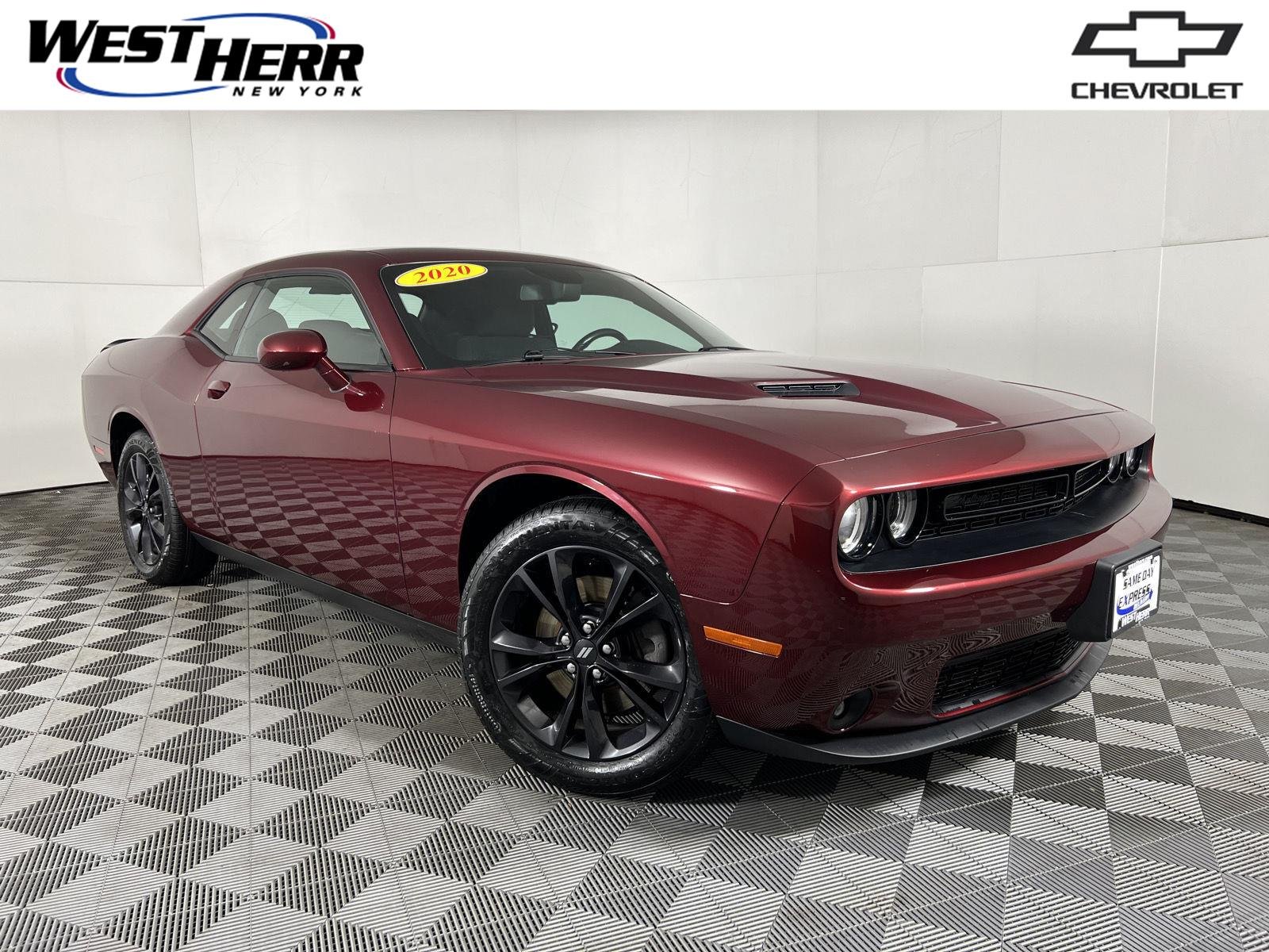 Used 2020 Octane Red Pearlcoat Dodge SXT image 1