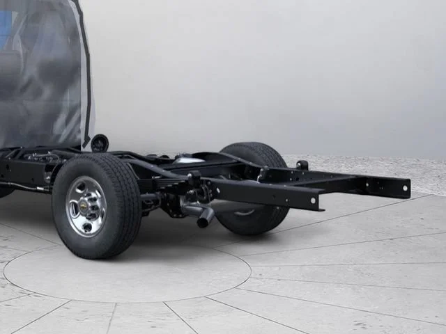 New 2025 Summit White Chevrolet 1WT image 14