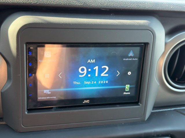 Used 2018 Green Jeep Sport image 18