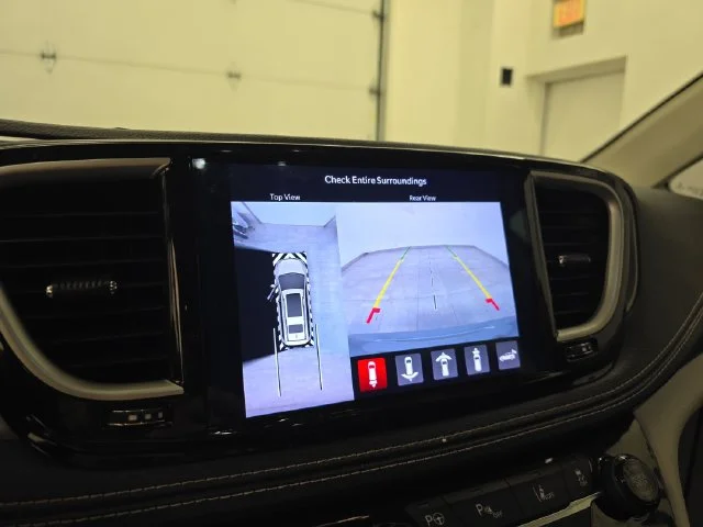 Used 2022 Ceramic Gray Clearcoat Chrysler Touring L image 26