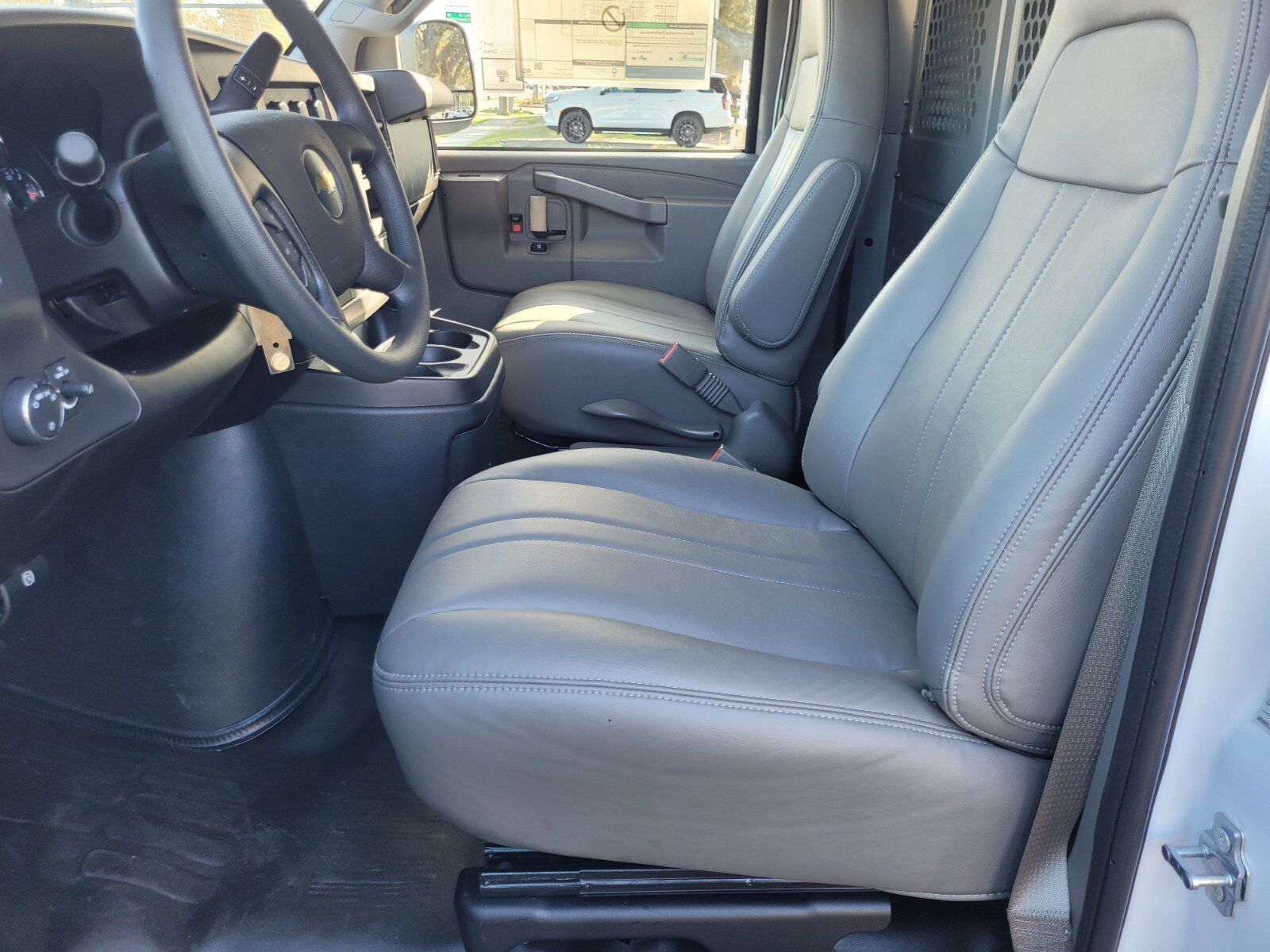 2025 Chevrolet Express Cargo Work Van - Photo 18