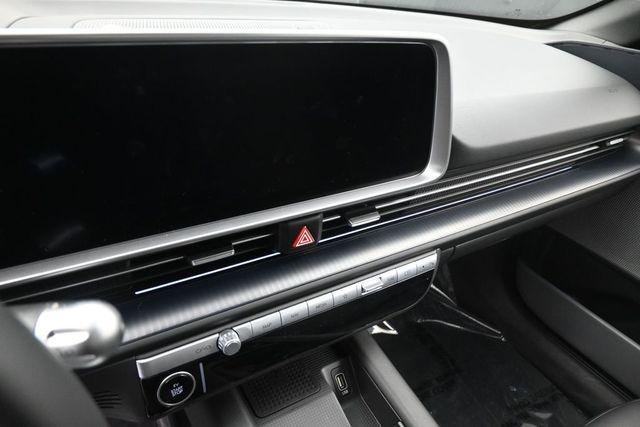 New 2025 White Hyundai SEL image 19