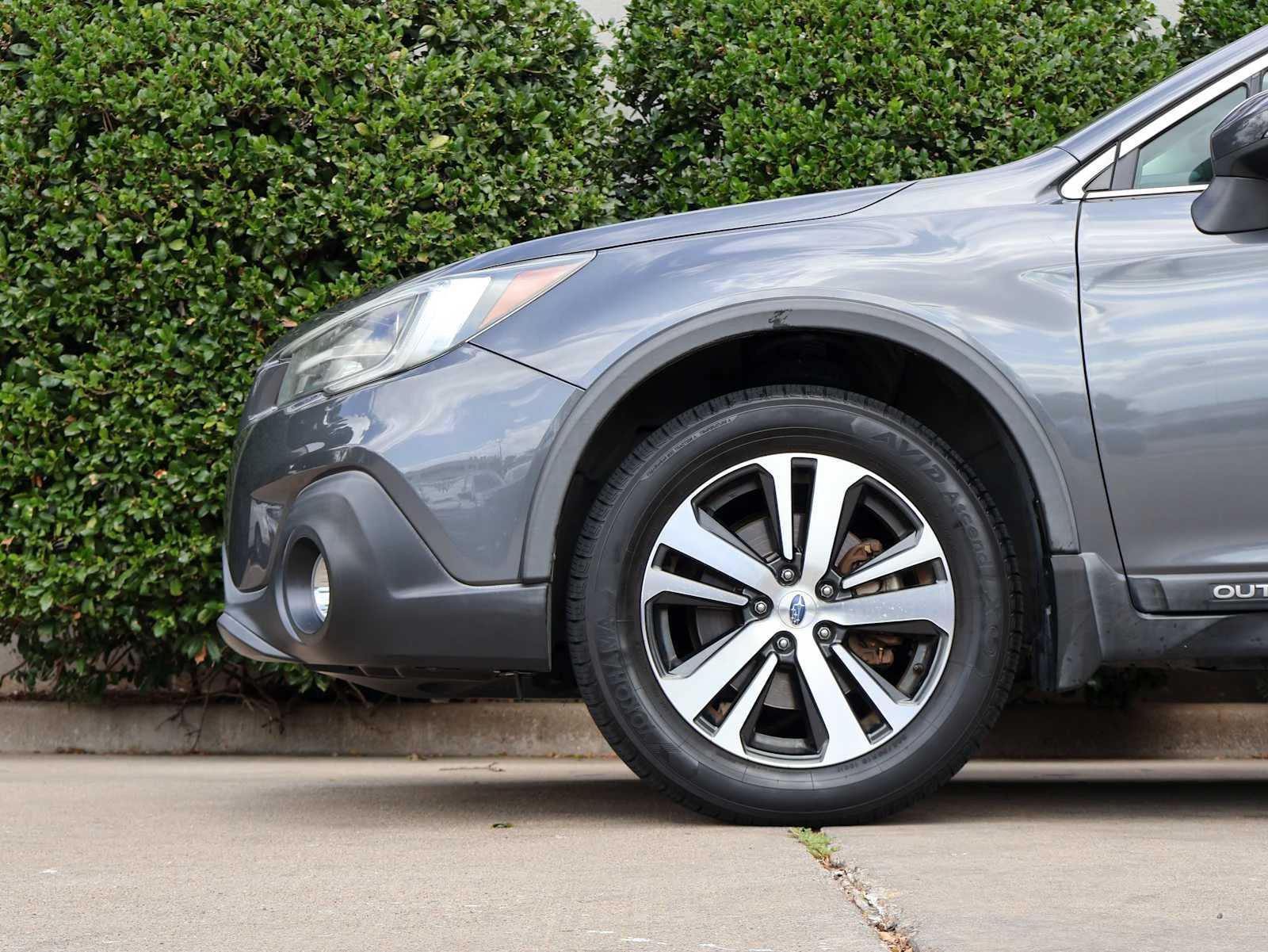Used 2019 Magnetite Gray Metallic Subaru Limited image 6