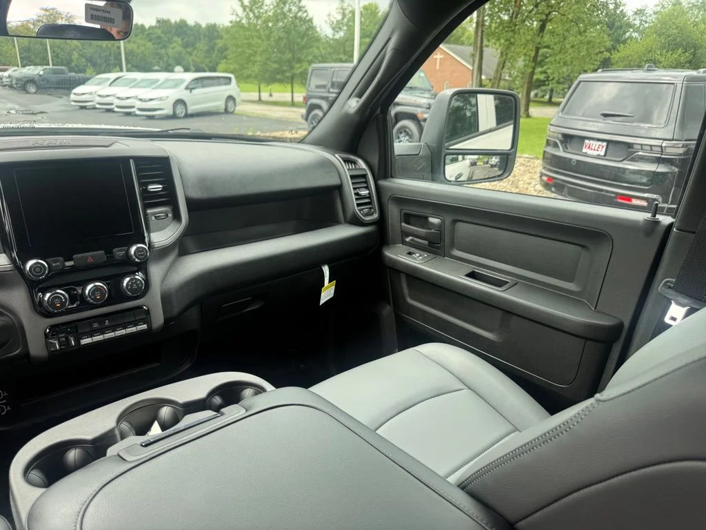 New 2026 Bright White Clearcoat RAM Tradesman image 38